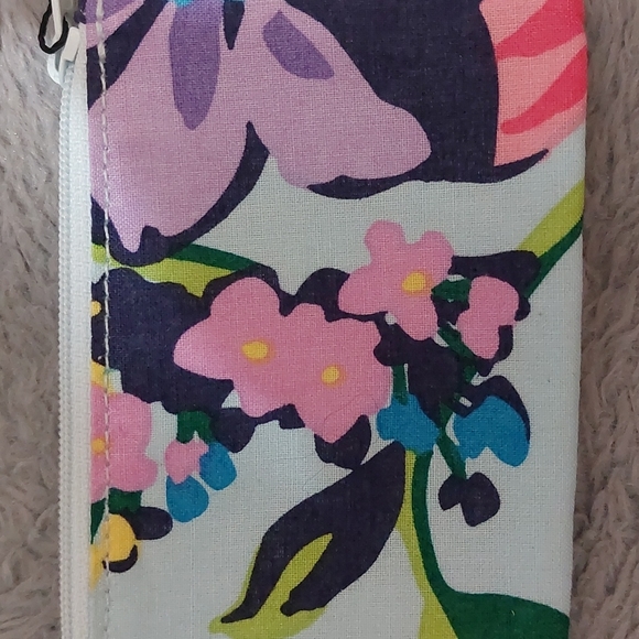 Vera Bradley Zip ID Case/Wallet - Picture 7 of 10